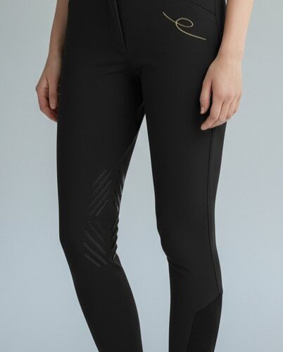 Pantalon d'équitation Nina Noir pour femme portée avec un tee-shirt noir